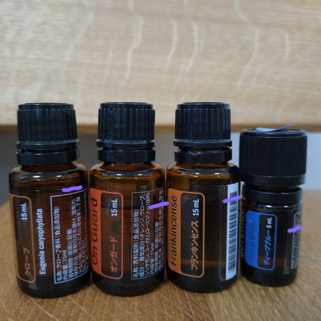 エッセンシャルオイル18種開封済、クラリカームロールオン開封済、ココナッツオイル