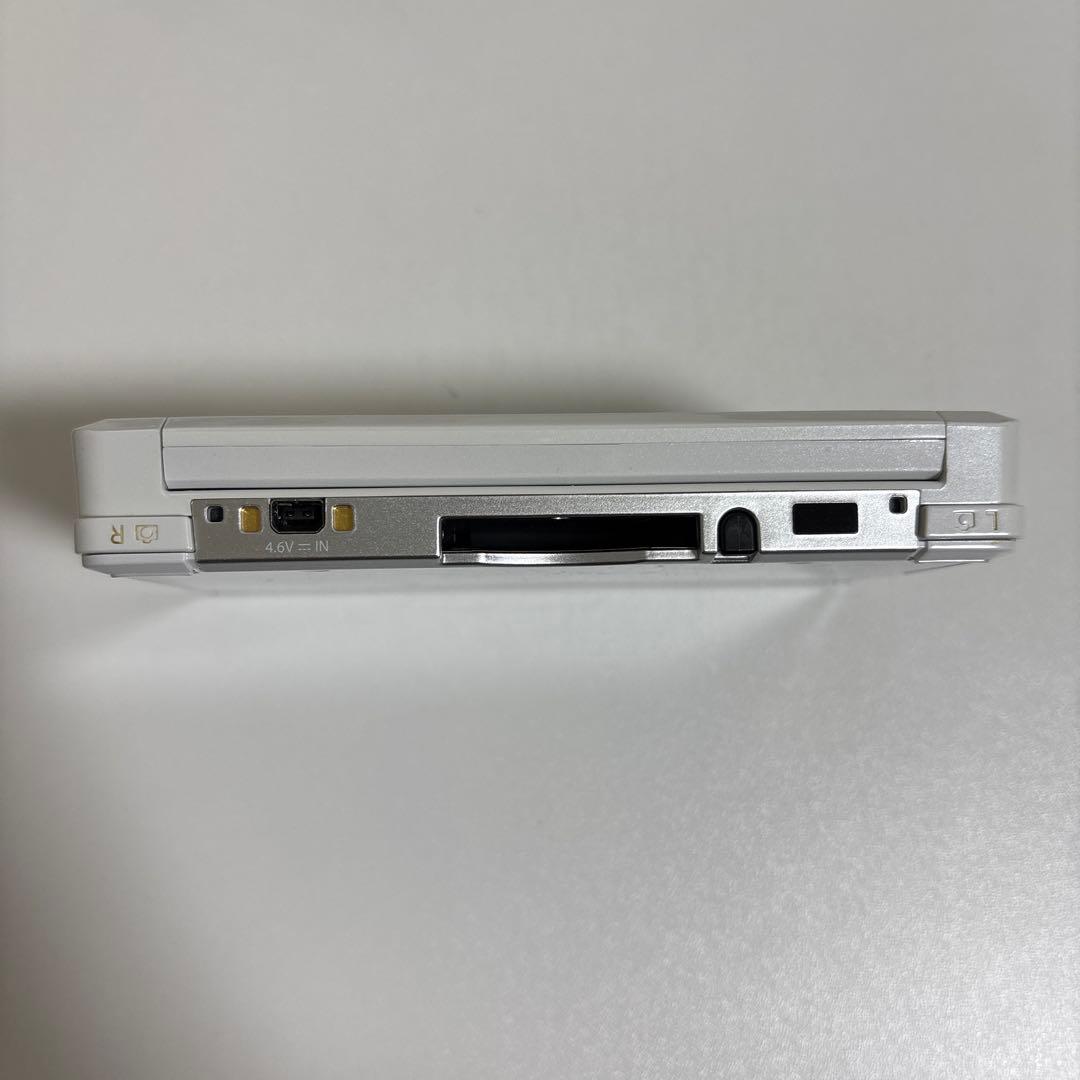 ニンテンドー 3DS ホワイト ソフトセット(大乱闘、マリオカートなど)