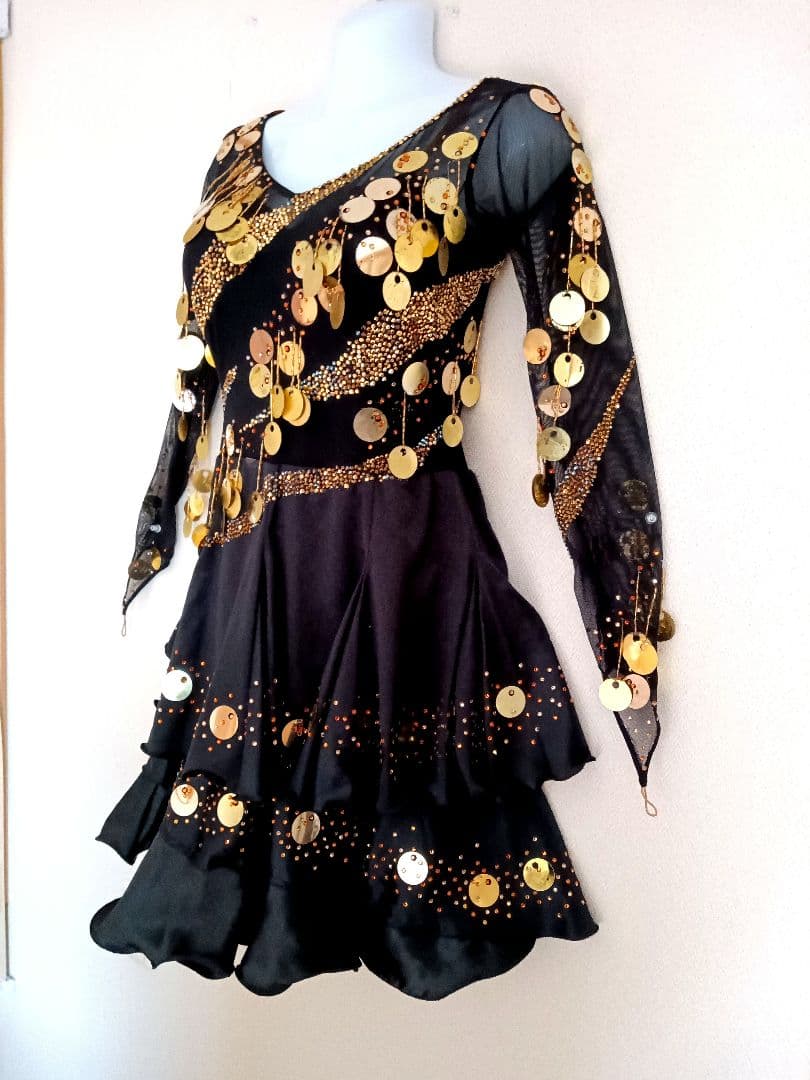 社交ダンス用ラテンドレス 黒と金 スパンコール装飾　ジャンティ製