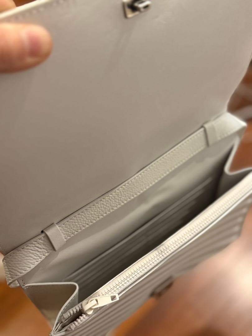 BALENCIAGA ホワイト レザー ショルダーバッグ