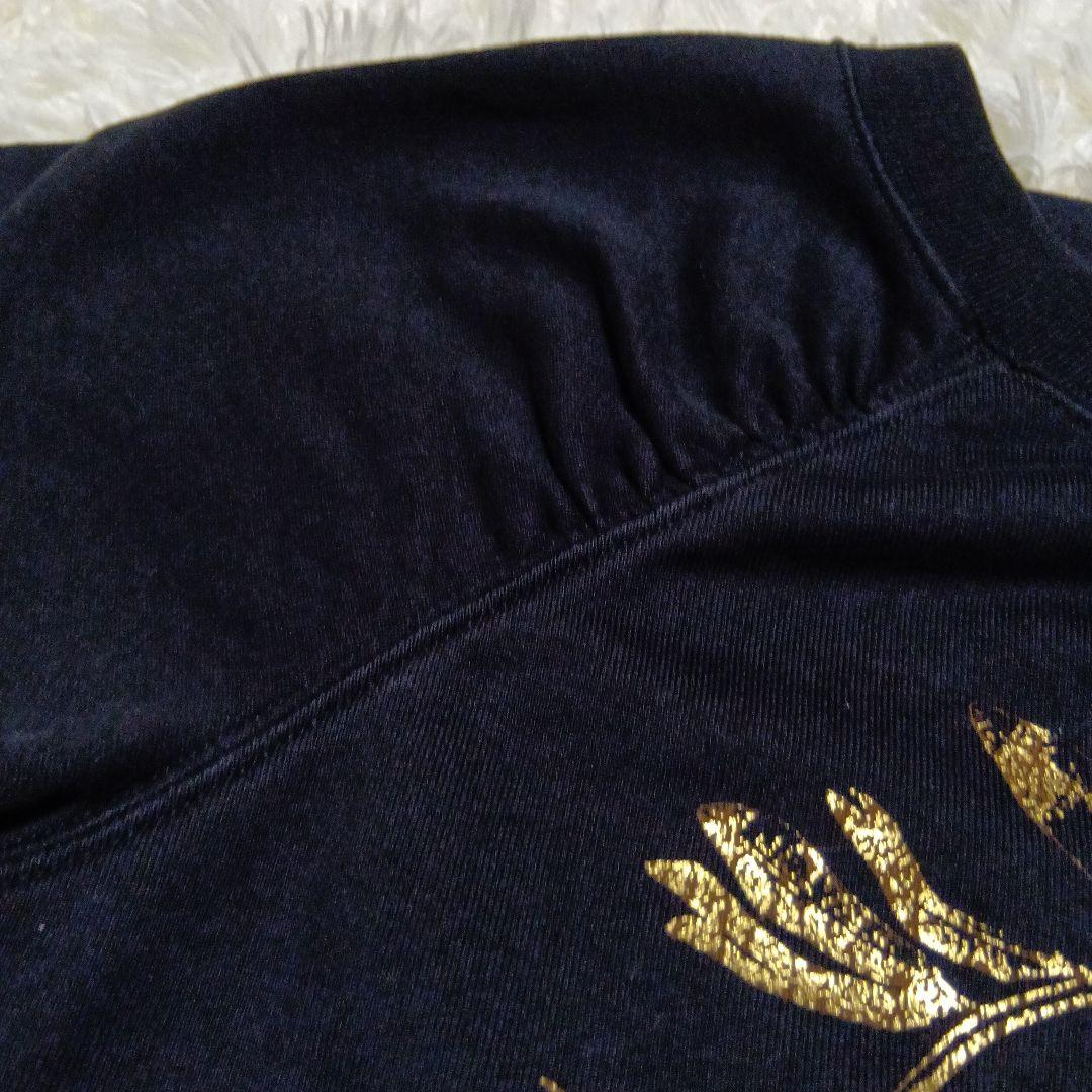 CHANEL 　金色の刺繍　口ゴ入り　ブラック Tシャツ S　半袖