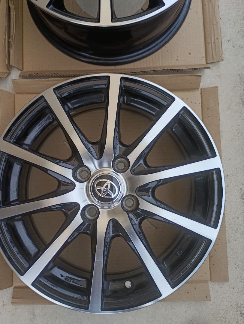 アクアNHP10中古純正アルミホイール4本セット