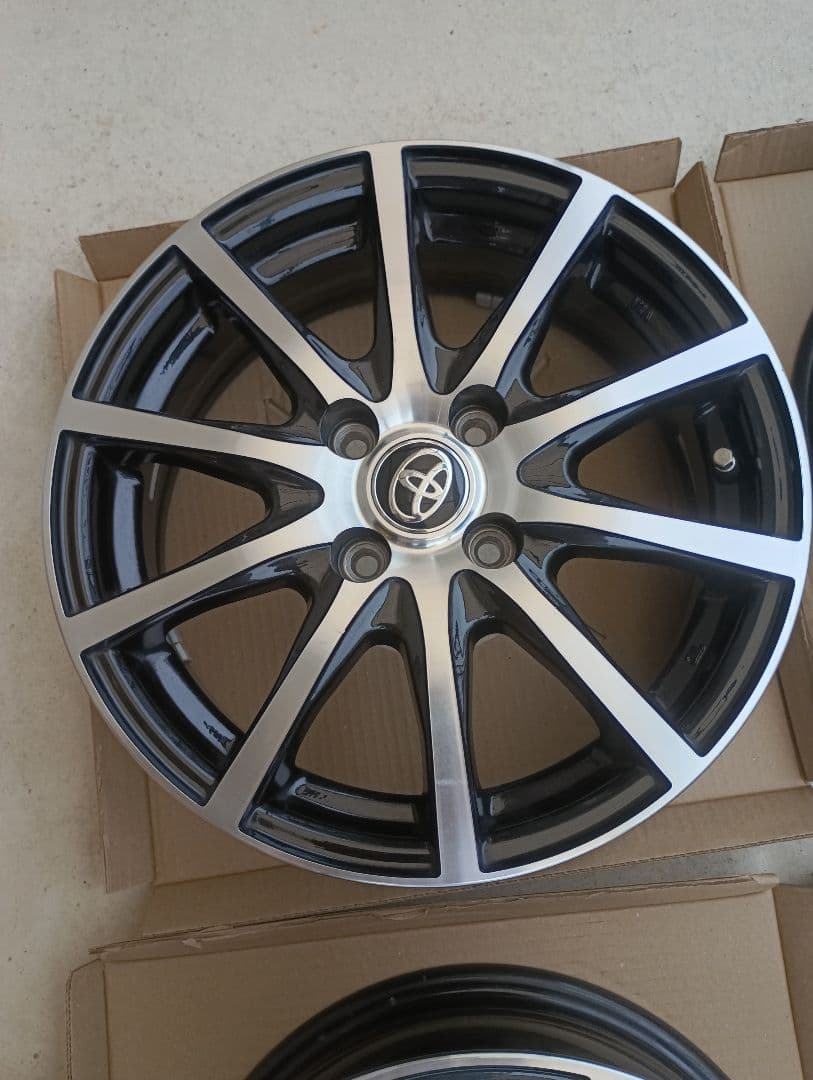 アクアNHP10中古純正アルミホイール4本セット