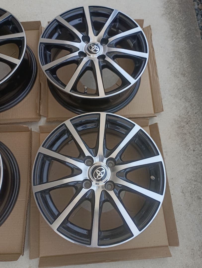 アクアNHP10中古純正アルミホイール4本セット