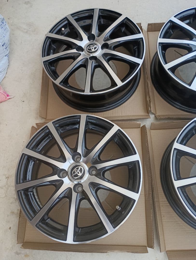 アクアNHP10中古純正アルミホイール4本セット