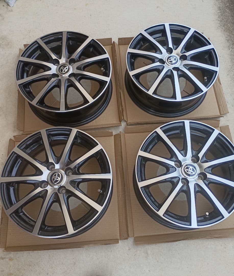 アクアNHP10中古純正アルミホイール4本セット