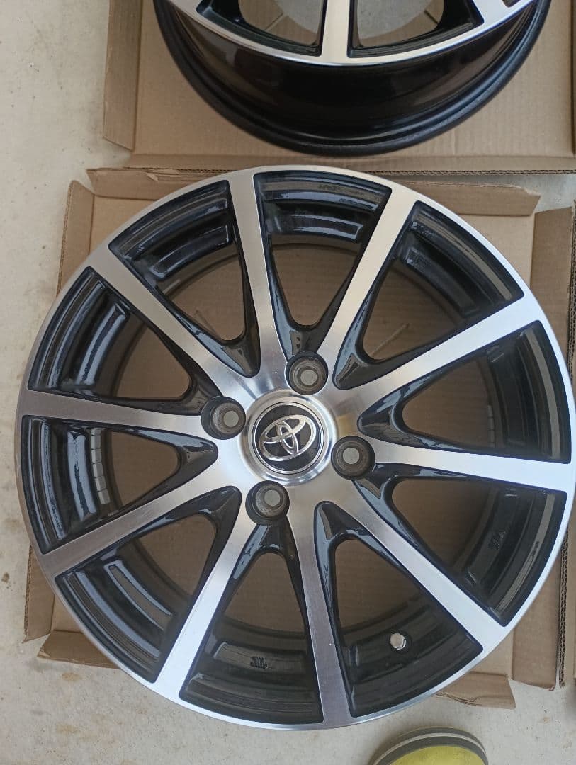 アクアNHP10中古純正アルミホイール4本セット