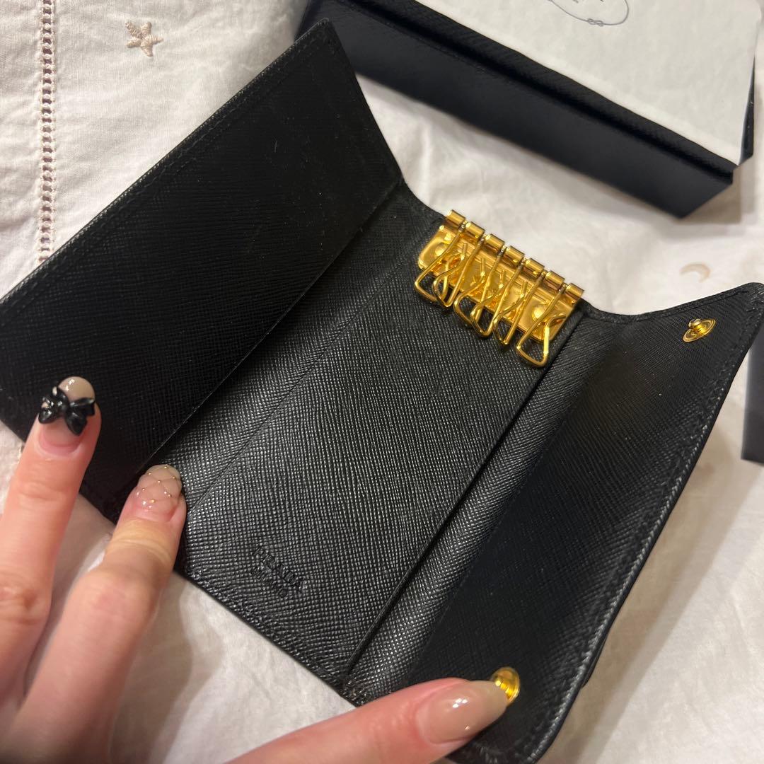 プラダ　キーケース　美品