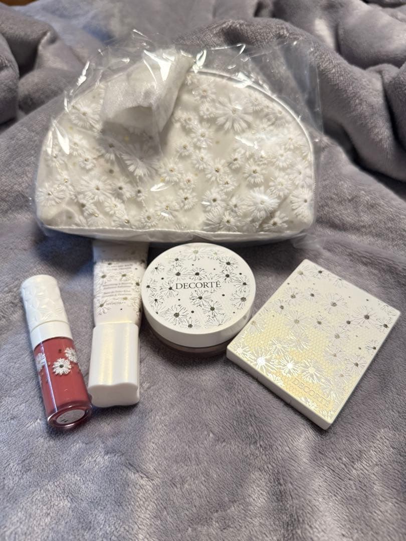 コスメデコルテ　クリスマスコフレ　2024