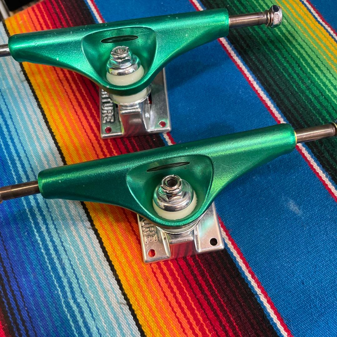 ベンチャー　グリーン スケートボード トラック 2個セットvホロー5.6