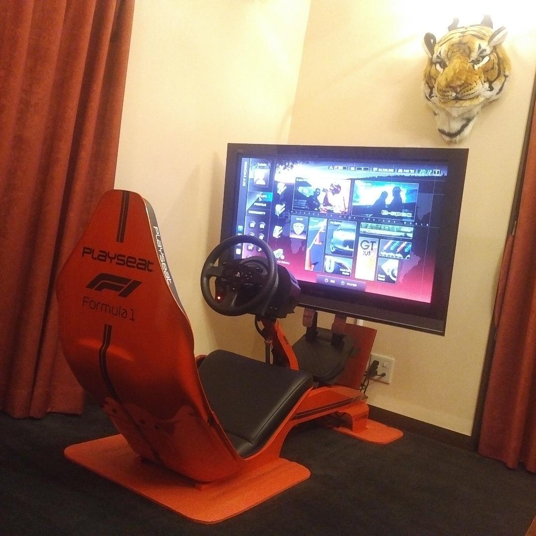 激レア　グランツーリスモ　レーシングコックピット　プレイシート　赤　レッド F1