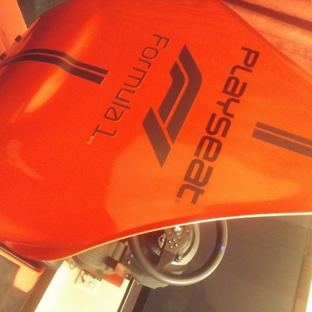 激レア　グランツーリスモ　レーシングコックピット　プレイシート　赤　レッド F1