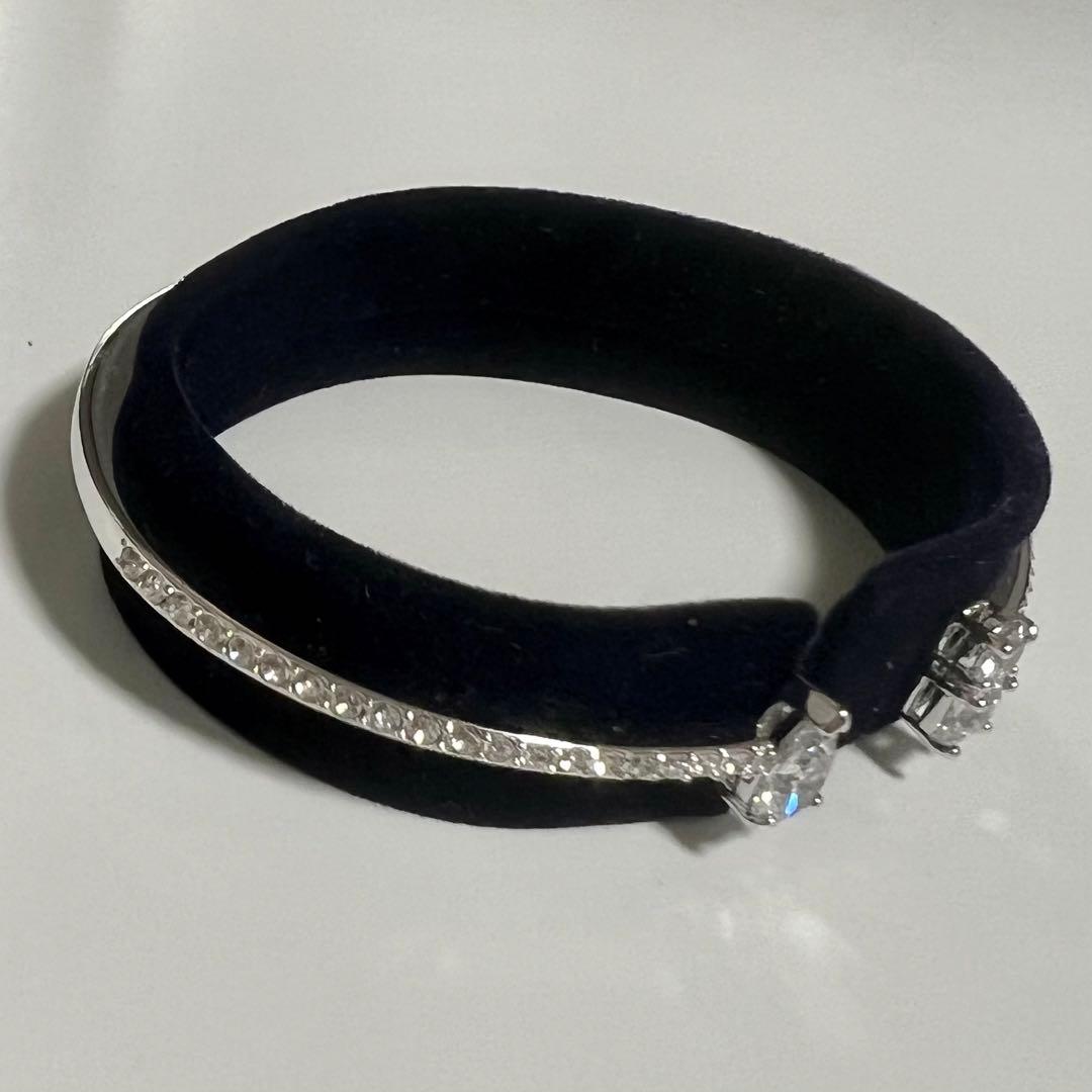 SWAROVSKI バングル Mサイズ