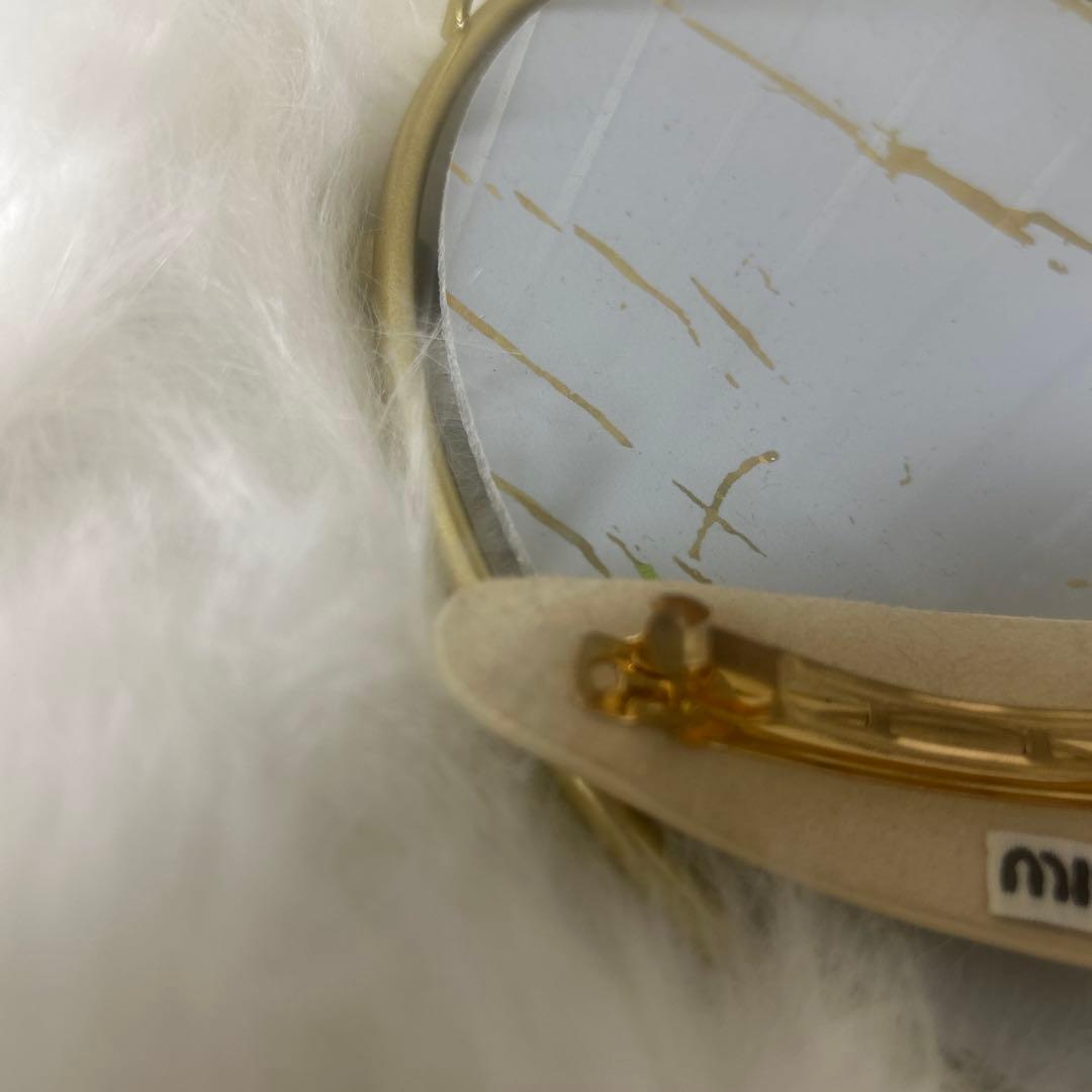 miumiu パテントレザー ヘアクリップ ホワイト