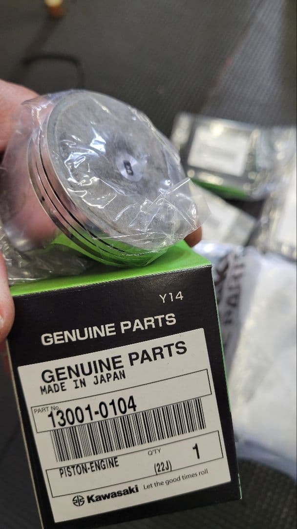 Dトラッカー125　Kawasaki ピストン・ガスケットセット