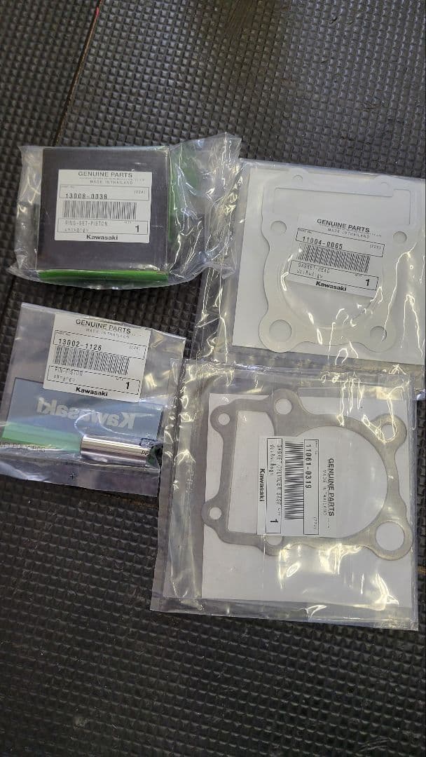 Dトラッカー125　Kawasaki ピストン・ガスケットセット