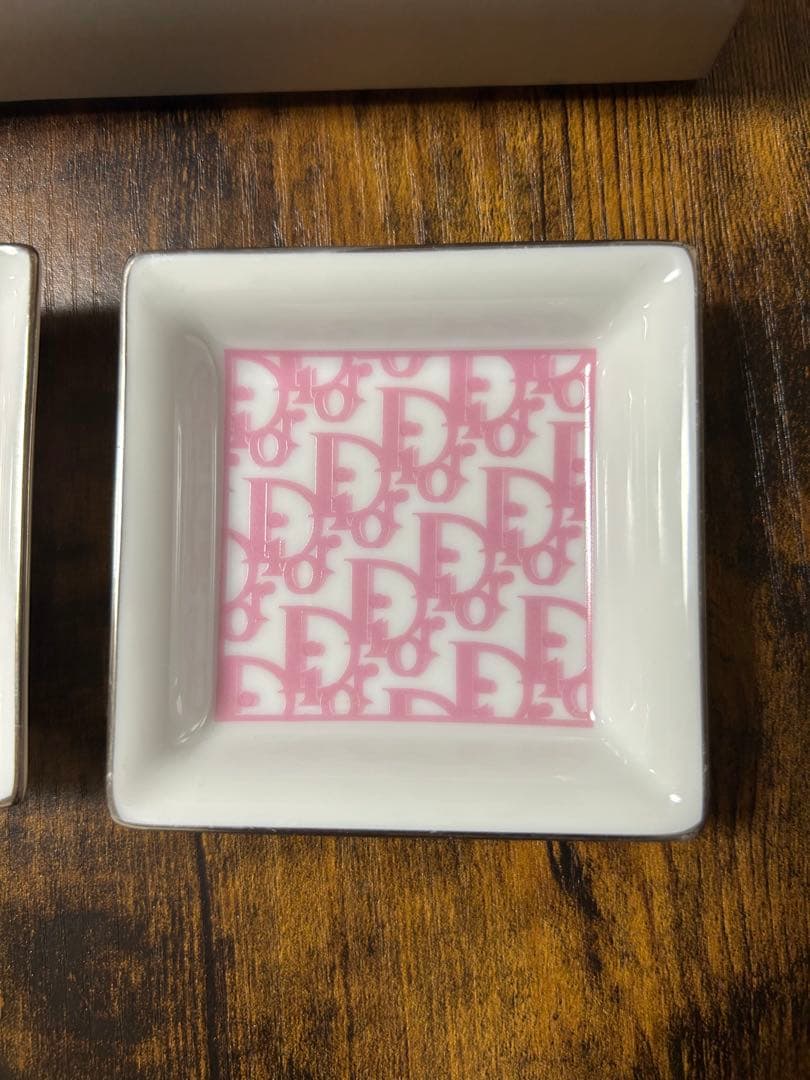 Dior ディオール　トロッターピンクロゴ 陶器トレイ 2枚セット小物入れ