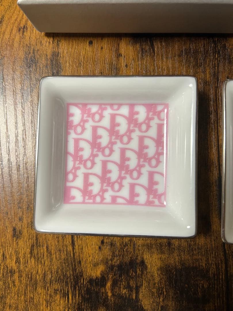 Dior ディオール　トロッターピンクロゴ 陶器トレイ 2枚セット小物入れ