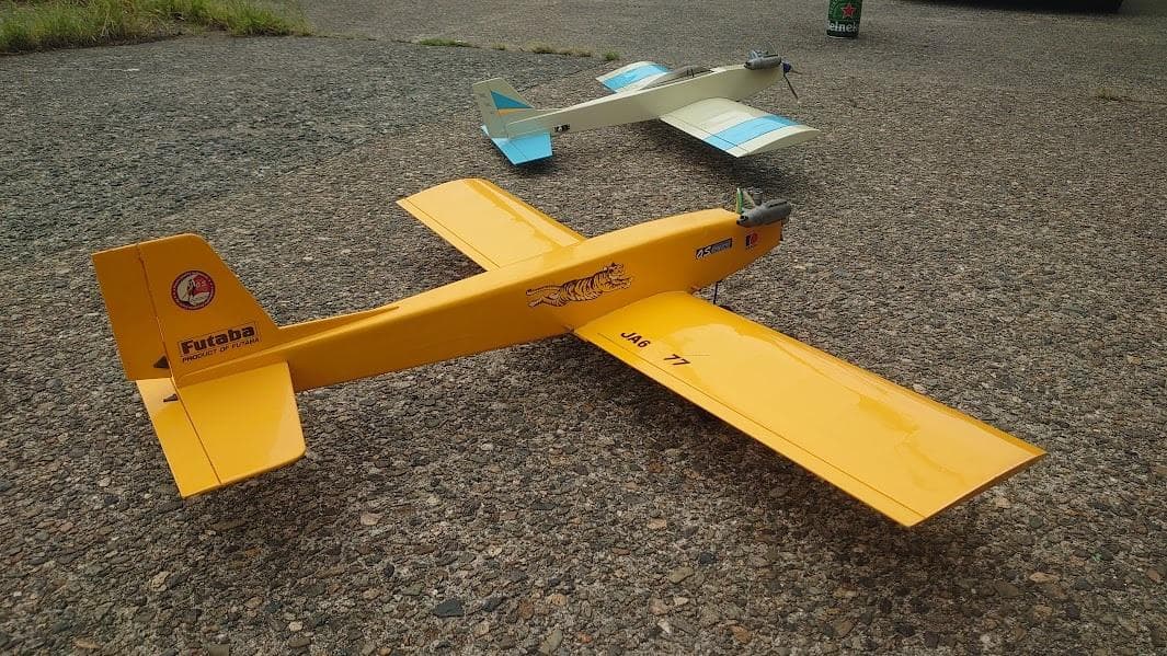 ★生田無線ラジコン飛行機　低翼フライングタイガー　ＯＳ25エンジン別途　発送可