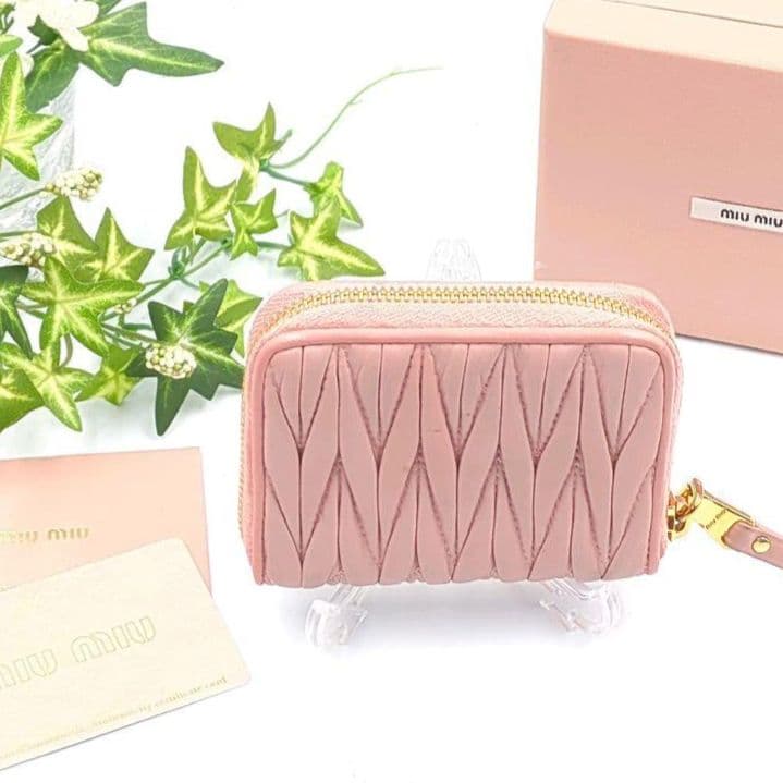 良品✨️miumiu マテラッセ　ピンクレザー　財布　コの字ファスナー