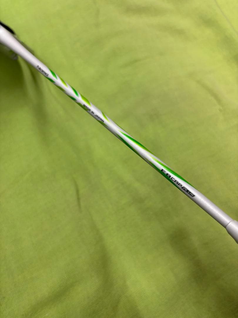 最安値　新品YONEX ASTROX 100 ZZ va 4UG5 グリップ付き