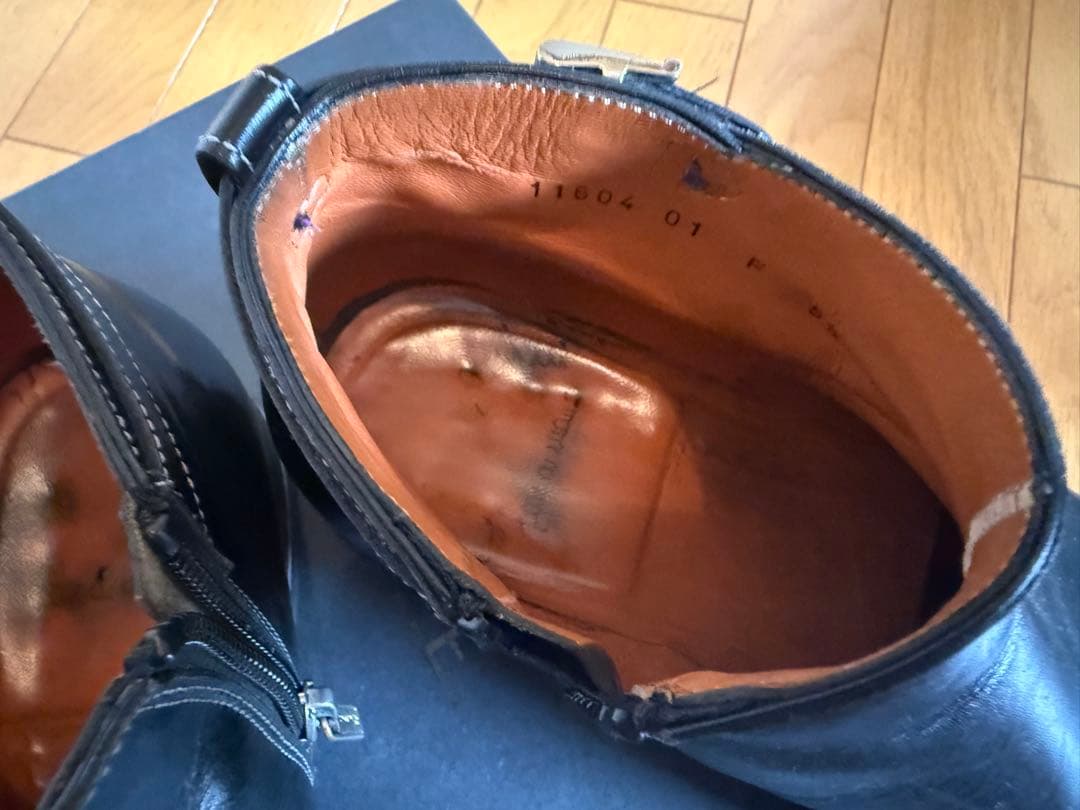 サントーニ　レザーアンクルブーツ ブラック