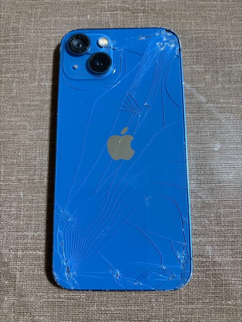 iPhone13 ブルー 128gb背面ひび割れ