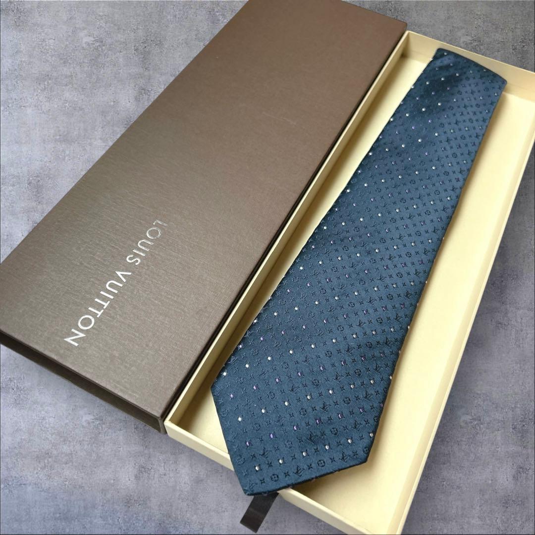 美品　LOUIS VUITTON ネクタイ　モノグラム　ネイビー　クリーニング済