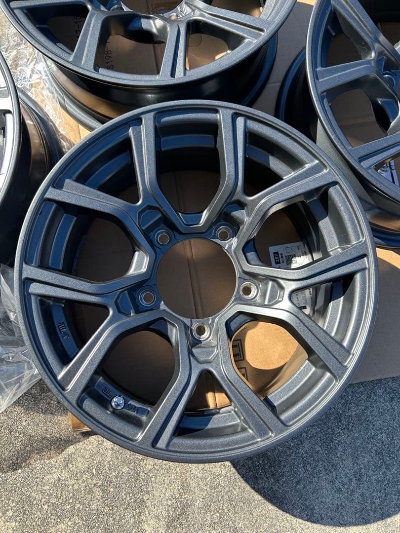 ジムニーシエラ　社外ホイール15インチ　引き取り限定　15×6J ガンメタ