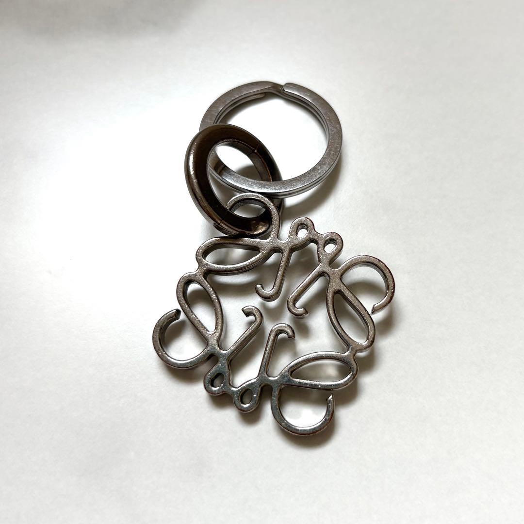 LOEWE ロエベ アナグラム キーホルダー キーリング チャーム シルバー