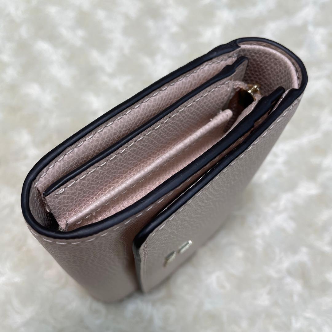 FURLAフルラ　レディース　二つ折り財布　ピンク