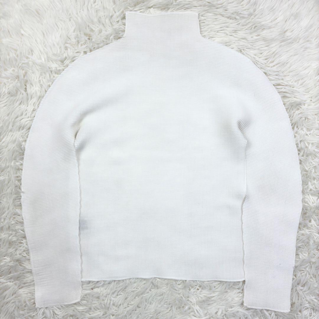 美品　イッセイミヤケMe　ハイネック　長袖プリーツカットソー　ホワイト　FREE