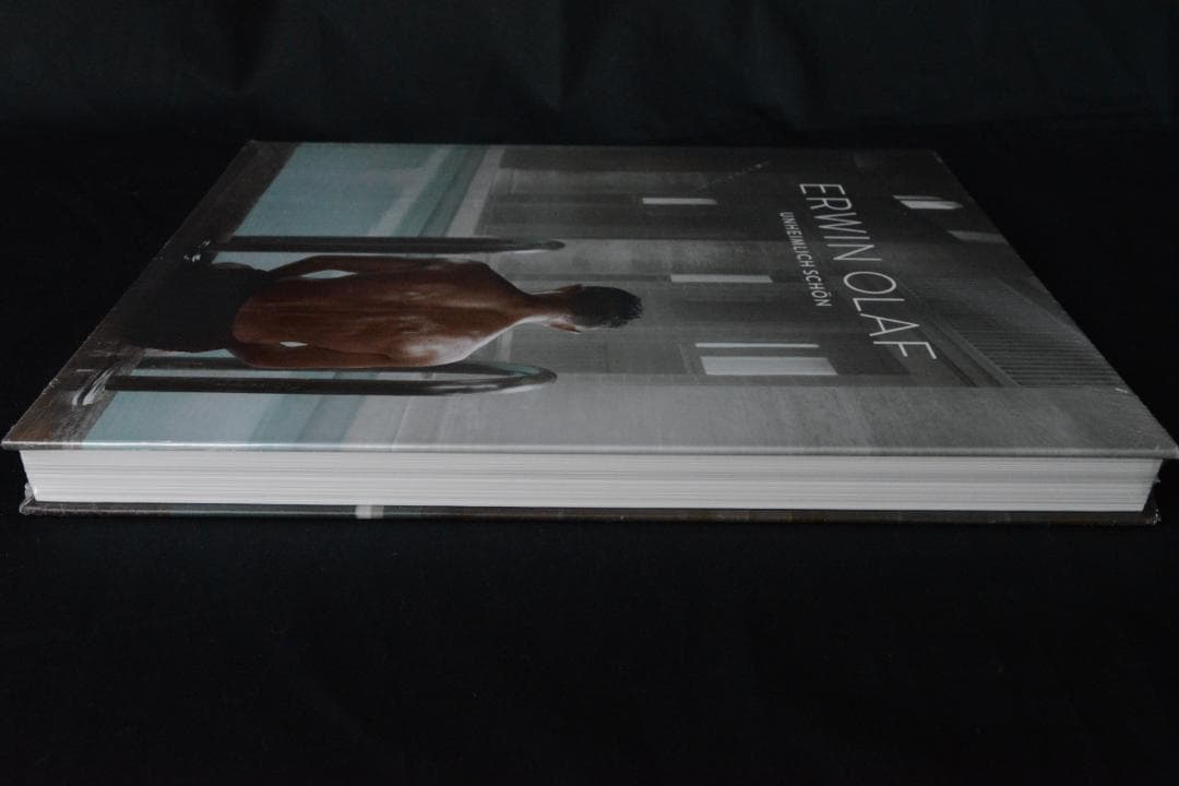 【Erwin Olaf:Unheimlch Schon】シュウリンク包装未開封品