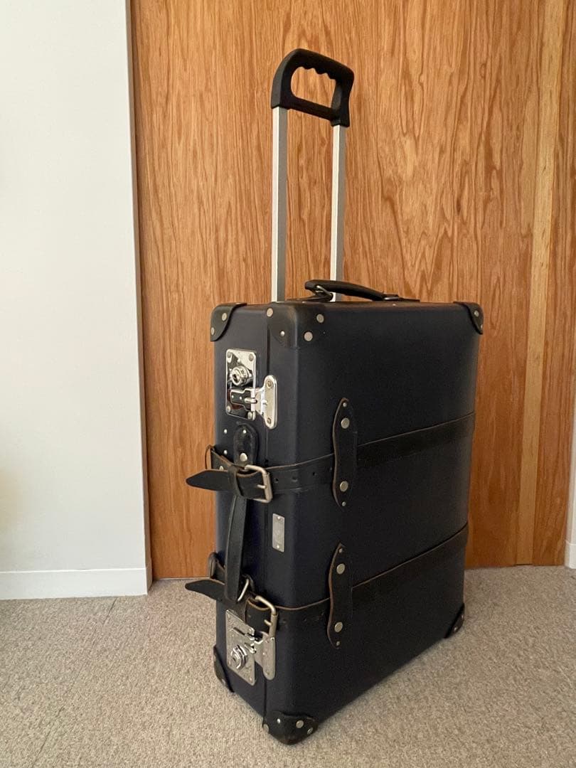 【車輪に難あり】グローブトロッター　スモールキャリーオン　ネイビーxブラック