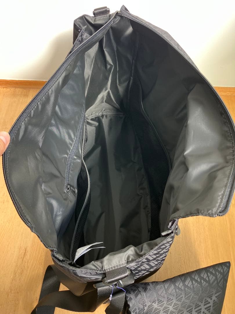 新品　アディダス　シューズケース付き モノグラム トートバッグ　ボストンバック