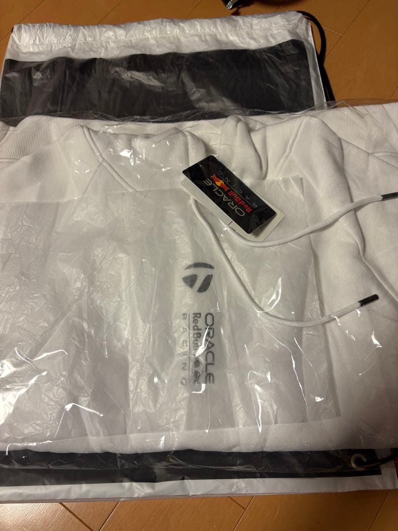 2025年　テーラーメイド レッドブル　限定コラボパーカーL ボックス フーディ