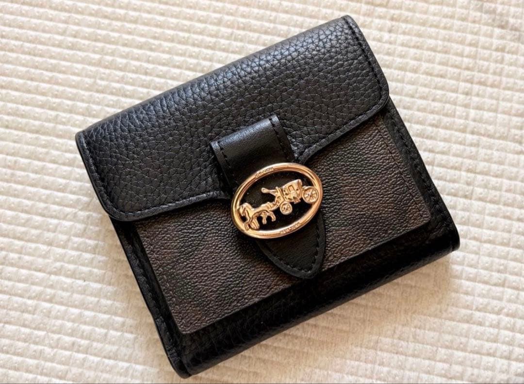 coach 美品　三つ折り財布 黒 ゴールド装飾