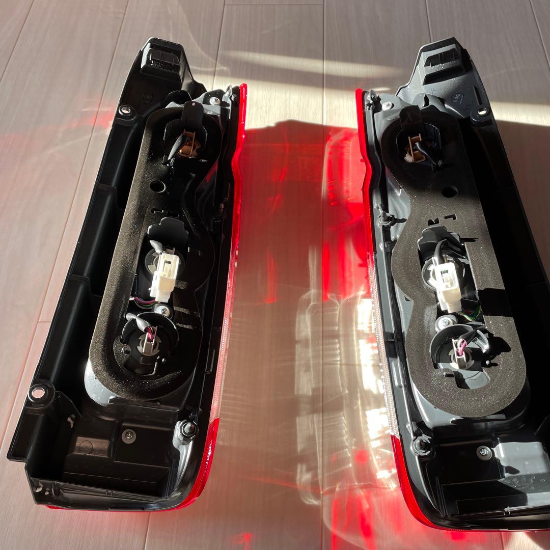 ハイエース200系純正テールランプ 2個セット