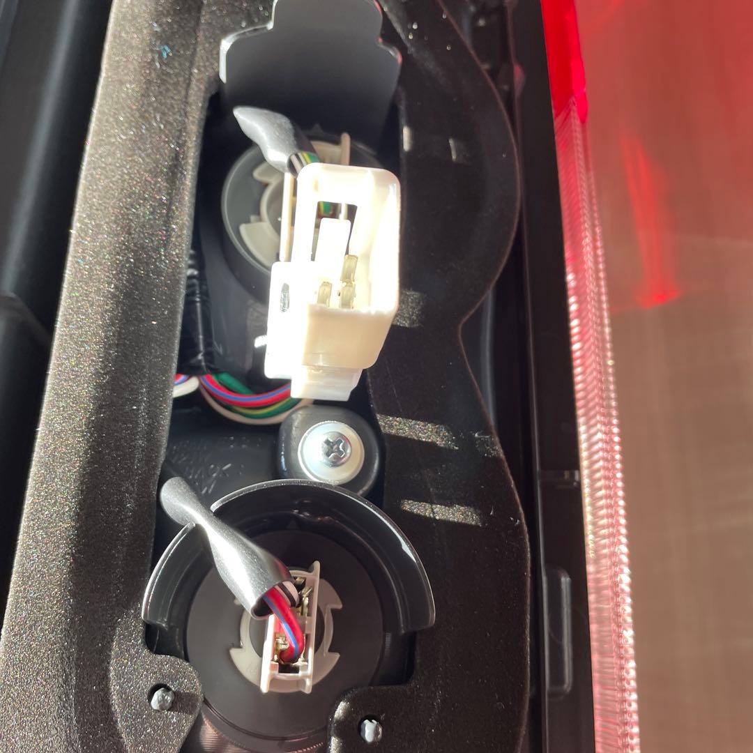 ハイエース200系純正テールランプ 2個セット