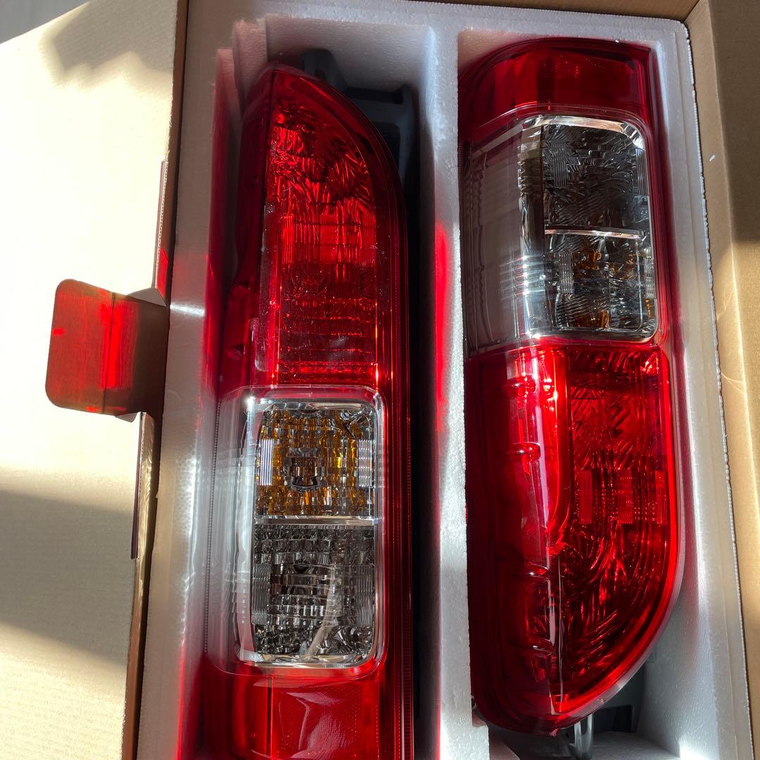 ハイエース200系純正テールランプ 2個セット