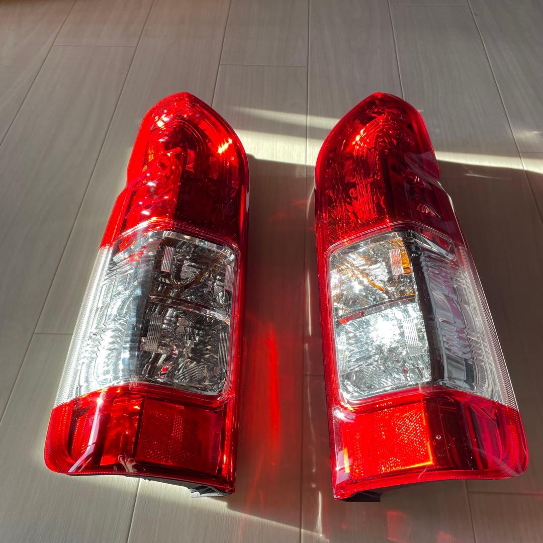 ハイエース200系純正テールランプ 2個セット