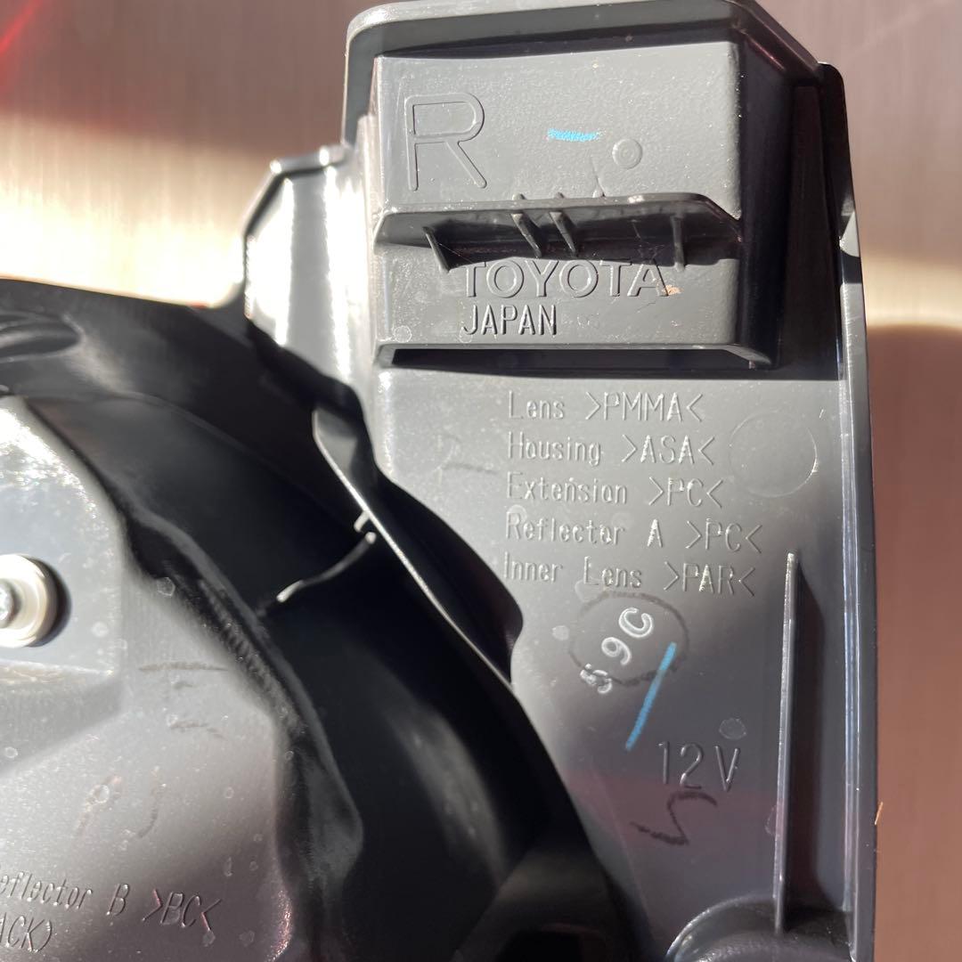 ハイエース200系純正テールランプ 2個セット