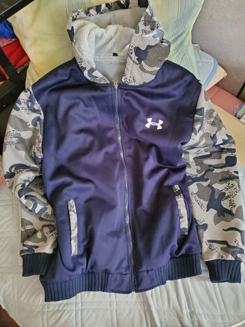 アンダーアーマーパーカー     33