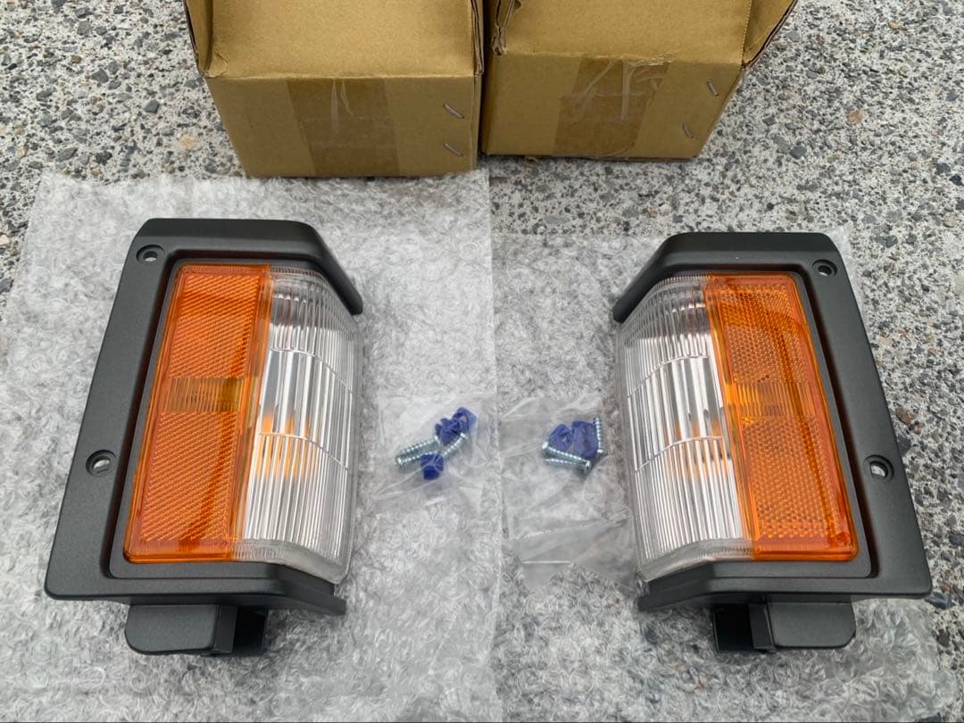 D21 ダットサントラック　ハードボディ　コーナーランプ　サイドマーカー　前期