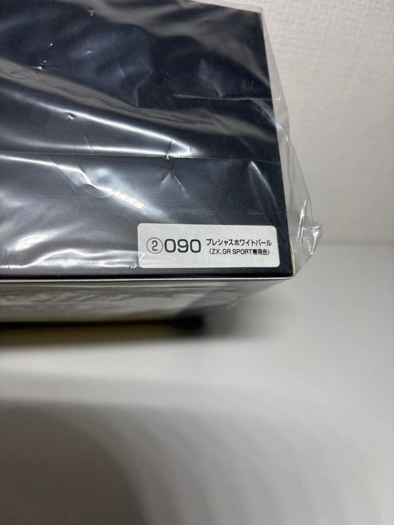 R3専用ランドクルーザー ミニカー パールホワイト 未開封　透明ケース入り