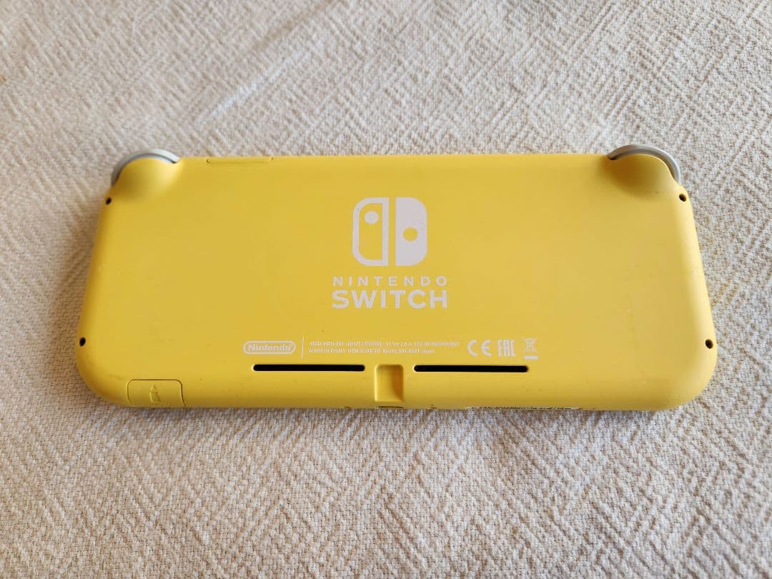 Nintendo Switch Lite 黄色
