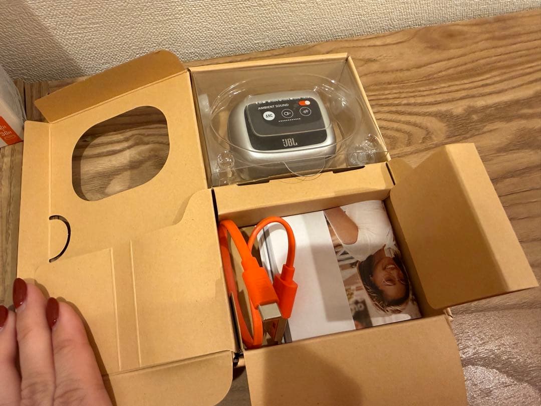 JBL LIVE BEAM 3 シルバー