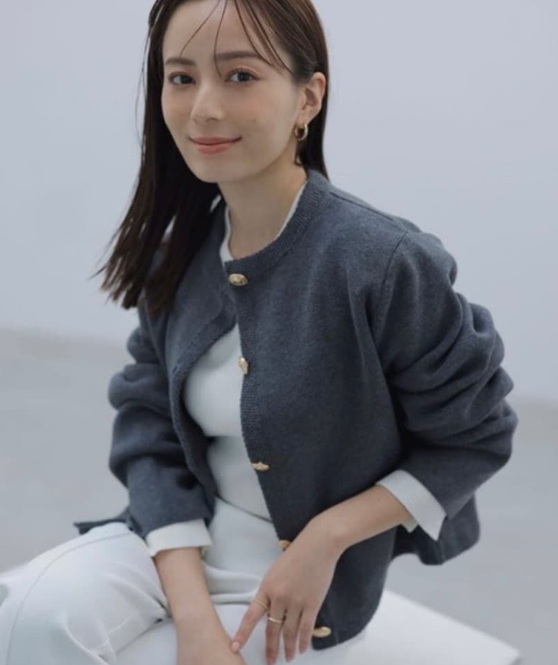 anuans オリジナルボタンノーカラーニットジャケット グレー