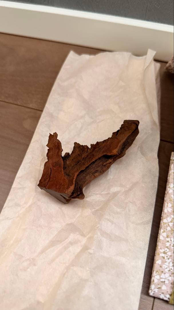 高品質 寺院保管《沈香　伽羅》特上　タトウ紙　28g 香木　塗香　ベトナム産