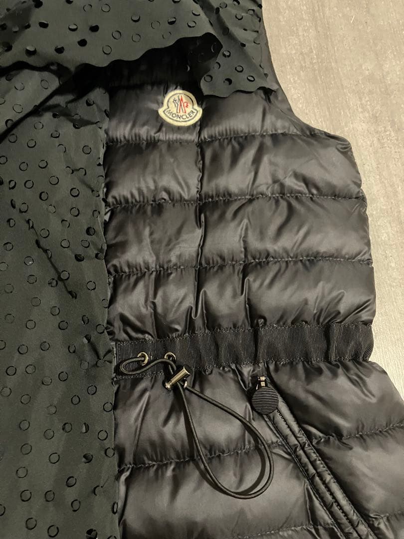 Moncler モンクレール　Sacaiとのコラボダウンベスト　Shinobu